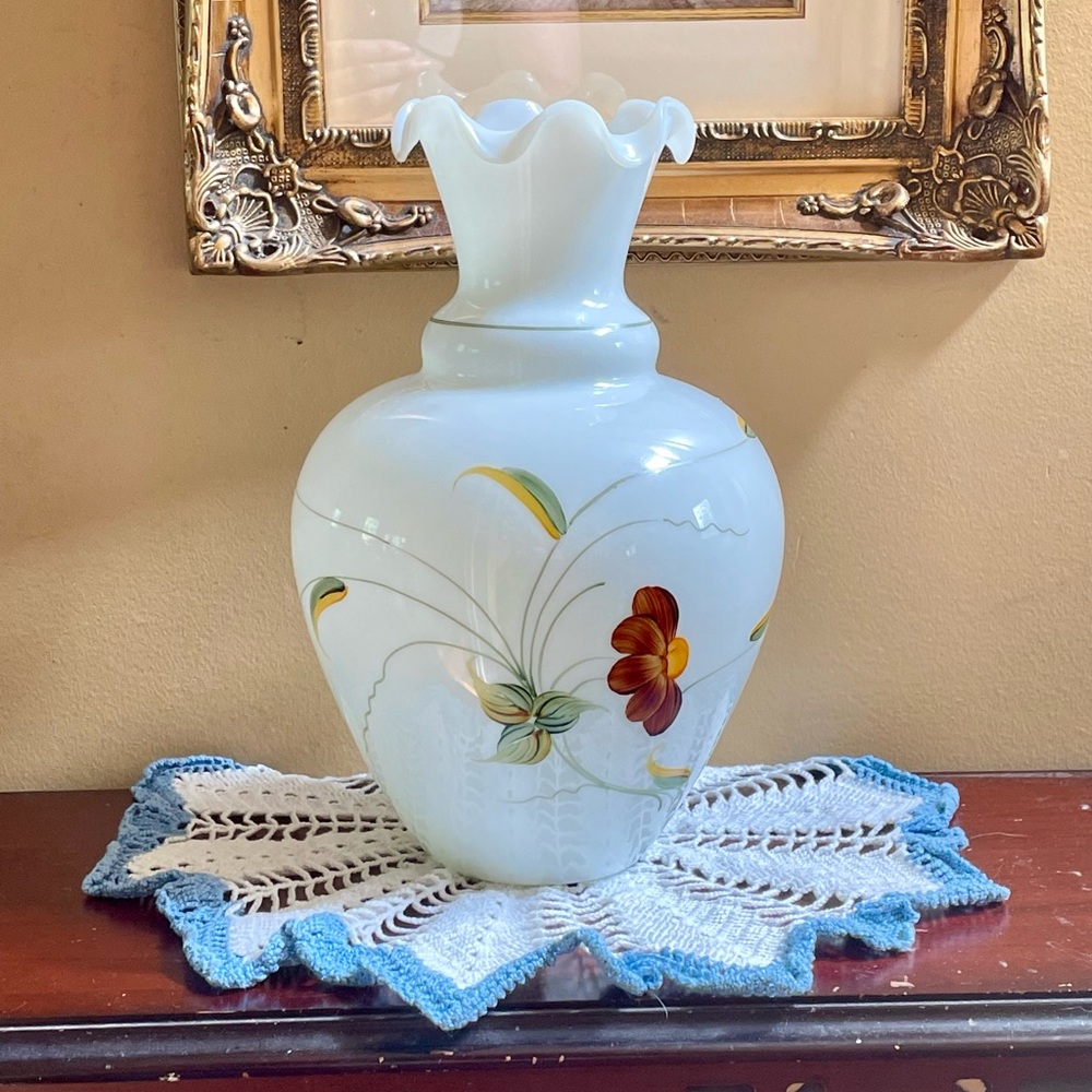 Italian Centrovetro Milk Glass Vase 11" Tall - Picture 6 of 14